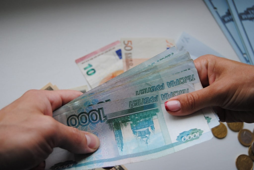 На Дону начальник микрозаймовой компании обманул клиентов на 300 000 руб.