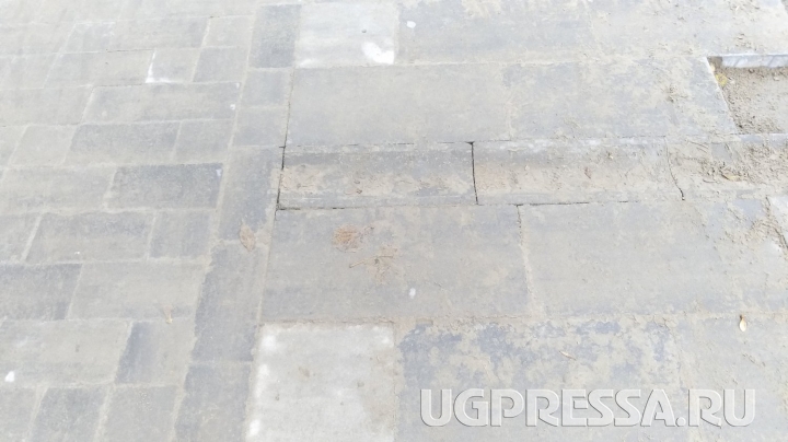 Халтурные водостоки установили в центре Ростова