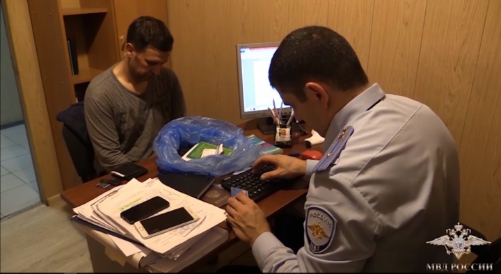 В Ростове задержали мошенников, инсценировавших ДТП на 2,5 млн рублей