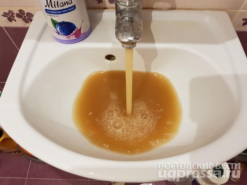 Ростовчане жалуются на очень ржавую воду из горячего крана