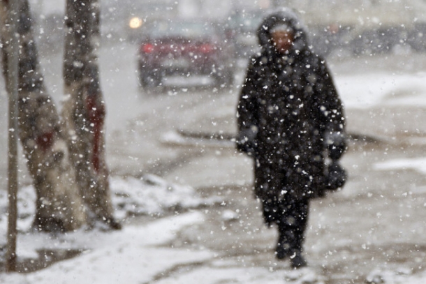 Рабочая неделя в Саратове начнется со снегопада, метели и тумана