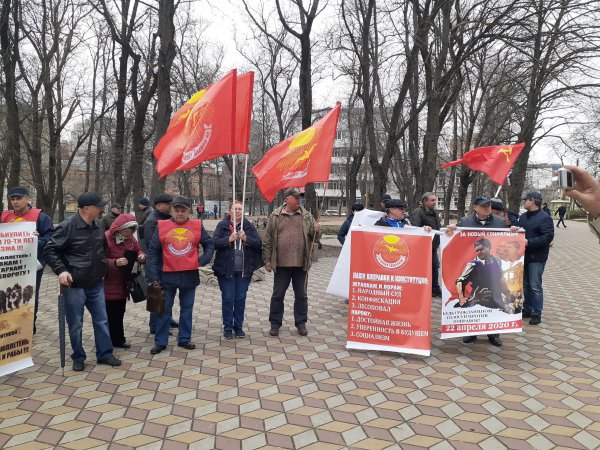 Жители Ростова провели митинг против внесения поправок в Конституцию
